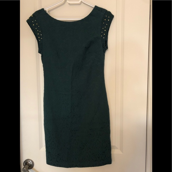 Green brocade dress with gold details - Picture 1 of 3